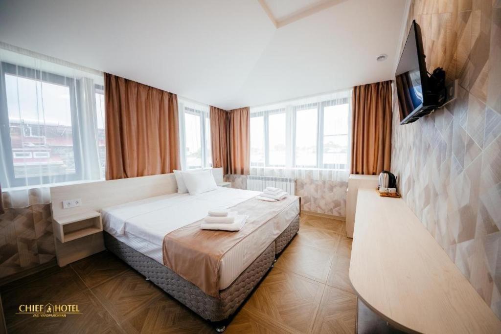 Chief Hotel Ґюмрі Екстер'єр фото